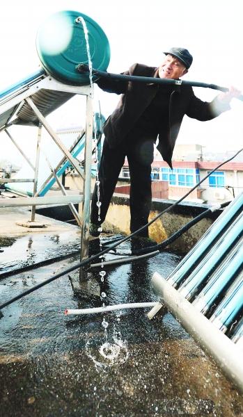 太阳能热水器铜阀被蟊贼疯偷 废品站销赃