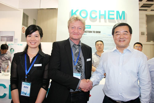 河北省市领导一行参观KOCHEM空气能展馆