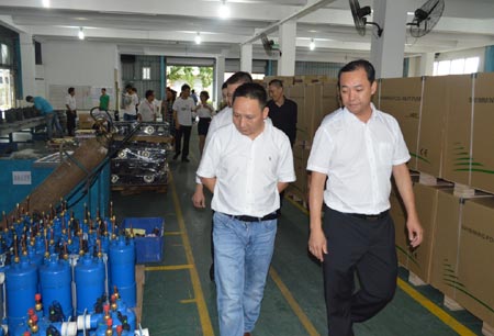 汇聚华南学员莅临华天成空气能参观游学