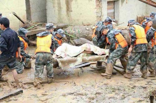 派沃空气能云南胡总带领员工赴鲁甸抗震救灾