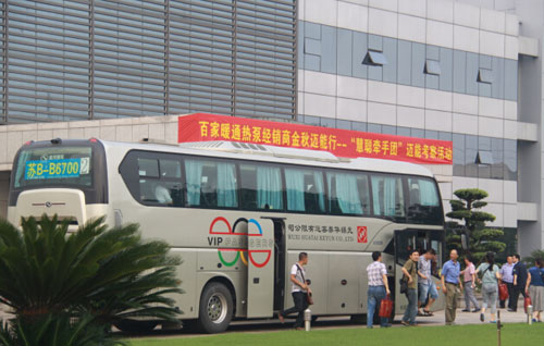 百家暖通热泵经销商携手慧聪网来迈能考察