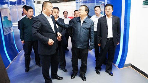 市委书记向力力一行来埃瓦空气能参观指导工作