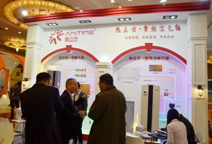 中国建筑金属结构协会会长莅临热立方展位参观