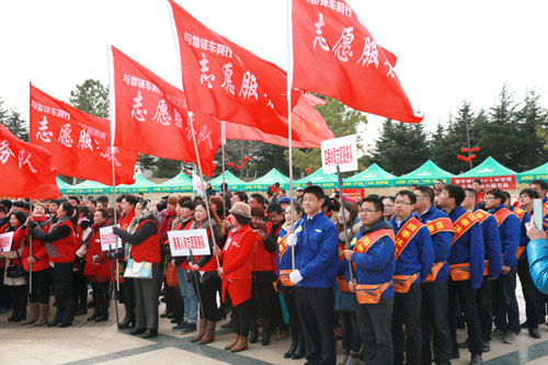 与雷锋车同行 四季沐歌志愿服务在行动