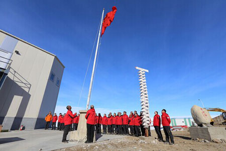 新老队员交接 南极空气能陪科考队奋战到底
