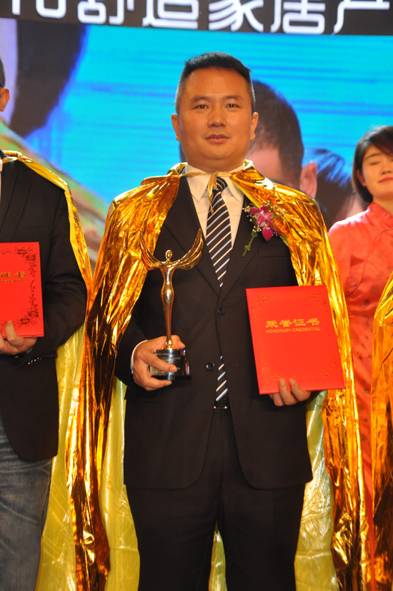 李相宏荣获第九届空气能品牌盛会“2016年度行业领军人物”